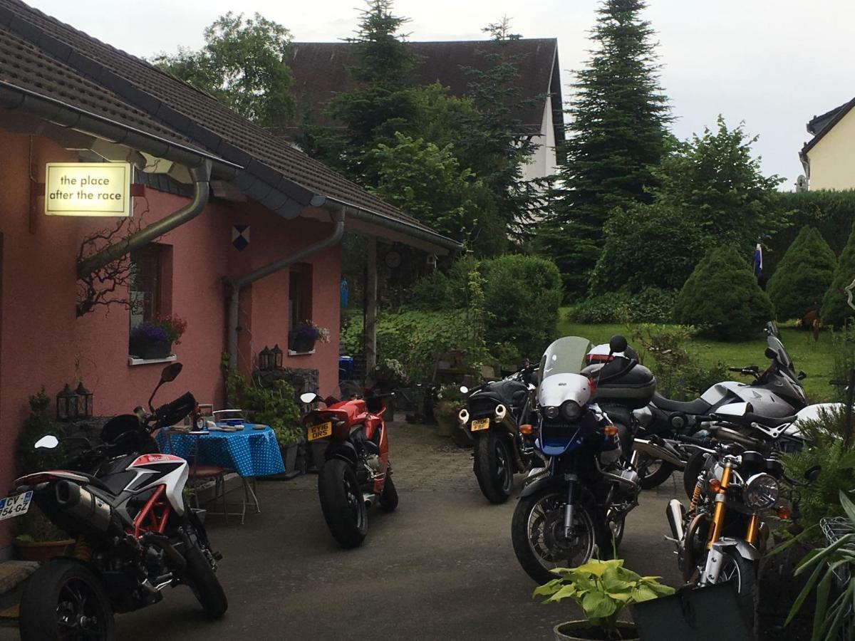 The Place After The Race B&B Müllenbach Buitenkant foto